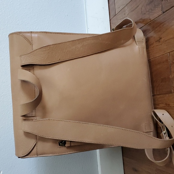 Gathre Pebbled Leather Diaper Backpack With Top Handle - Picture 7 of 15